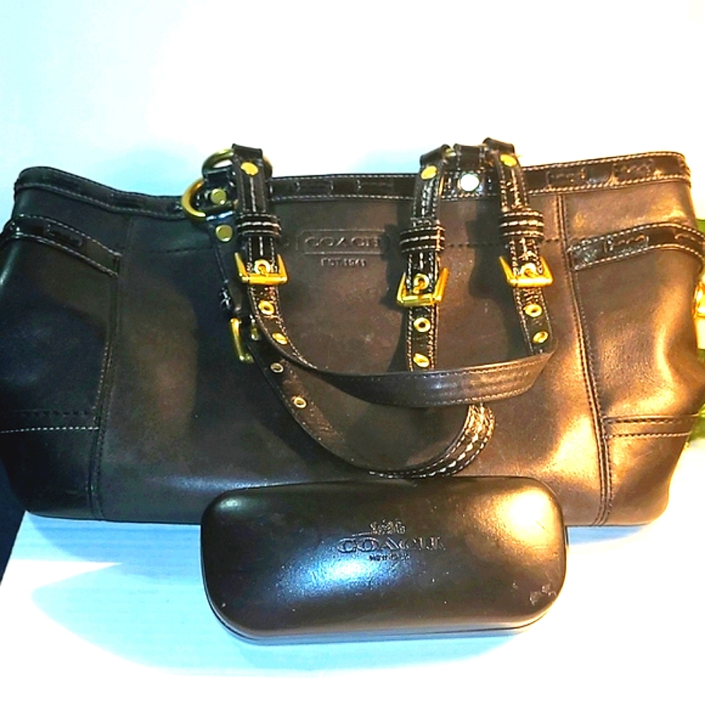 25% PRICE DROP Coach Bag & Glass Case Really Good Condition. BLACK  blue inside